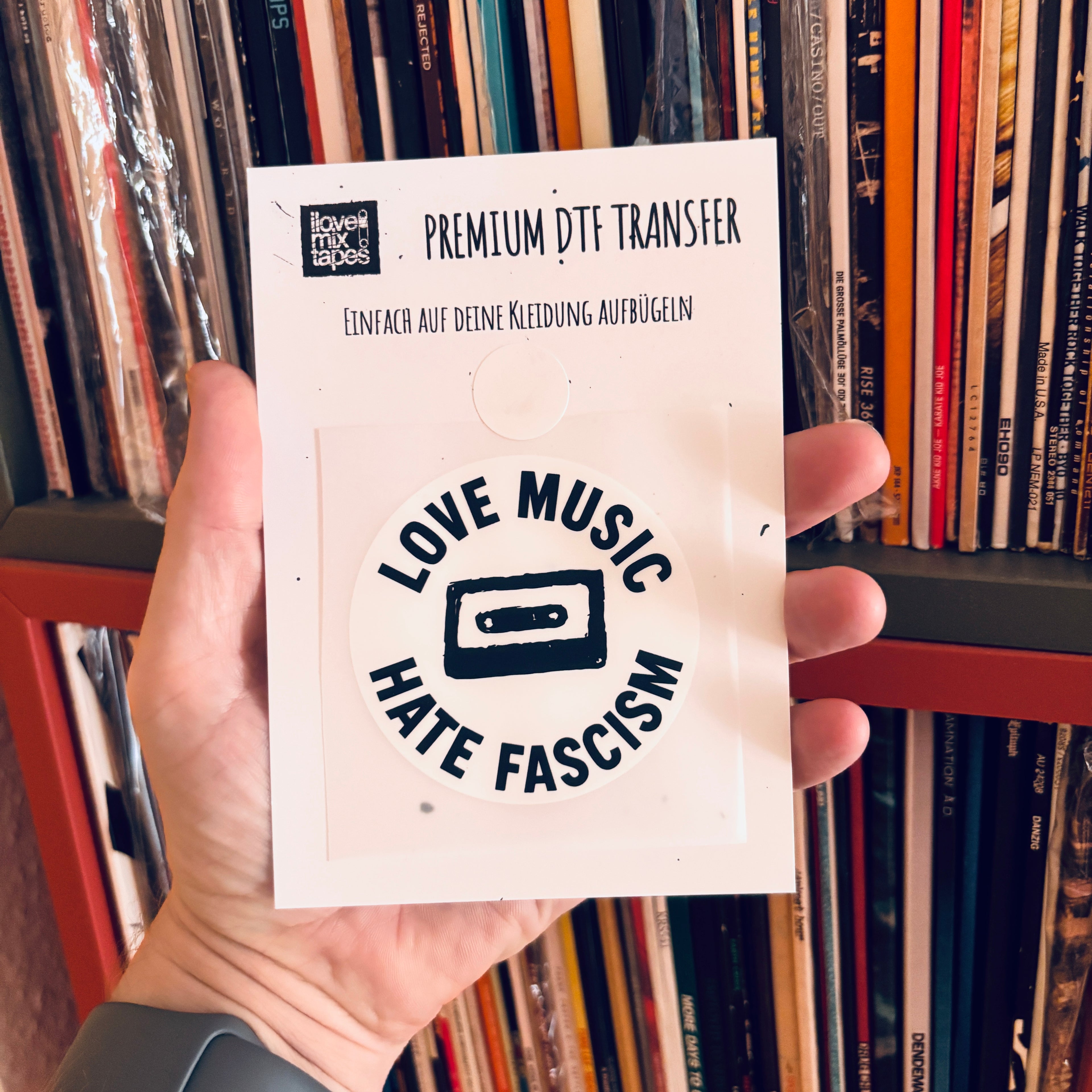 Premium DTF Transfer - Love Music - Hate Fascism - Schallplatte  – Hochwertiger Textilprint zum Aufbügeln / Bügelbild