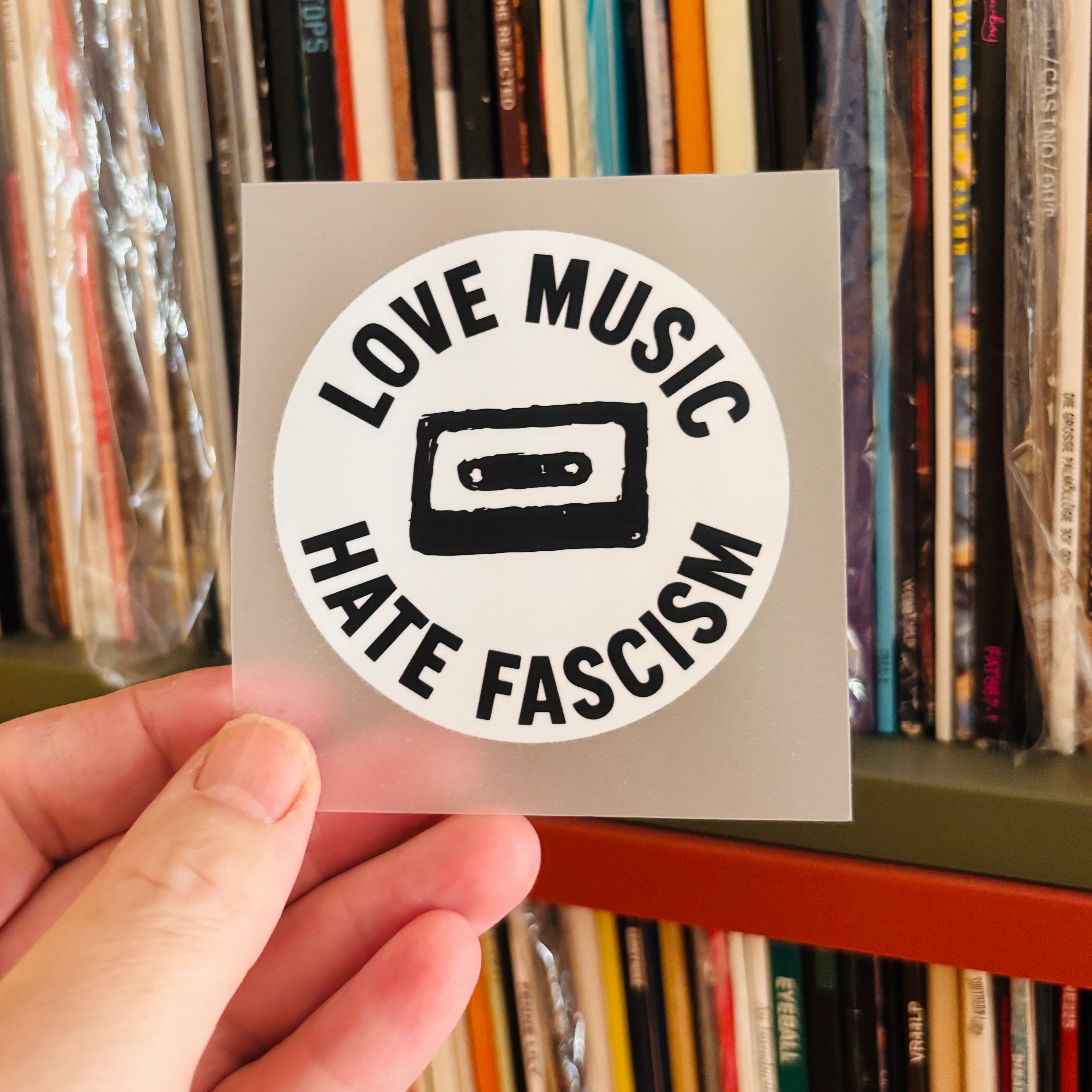 Premium DTF Transfer - Love Music - Hate Fascism - Tape  – Hochwertiger Textilprint zum Aufbügeln / Bügelbild