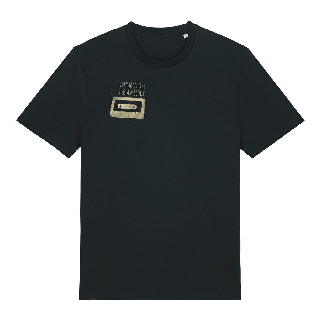 every memory has a melody Kassette T-Shirt – Bio Baumwolle, handbedruckt, schwarz