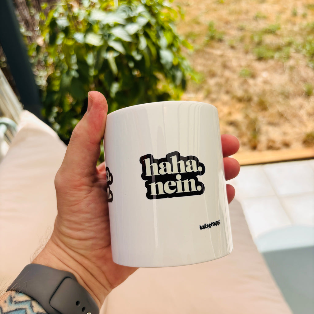 haha. nein. – Keramiktasse mit beidseitigem Druck | 300 ml