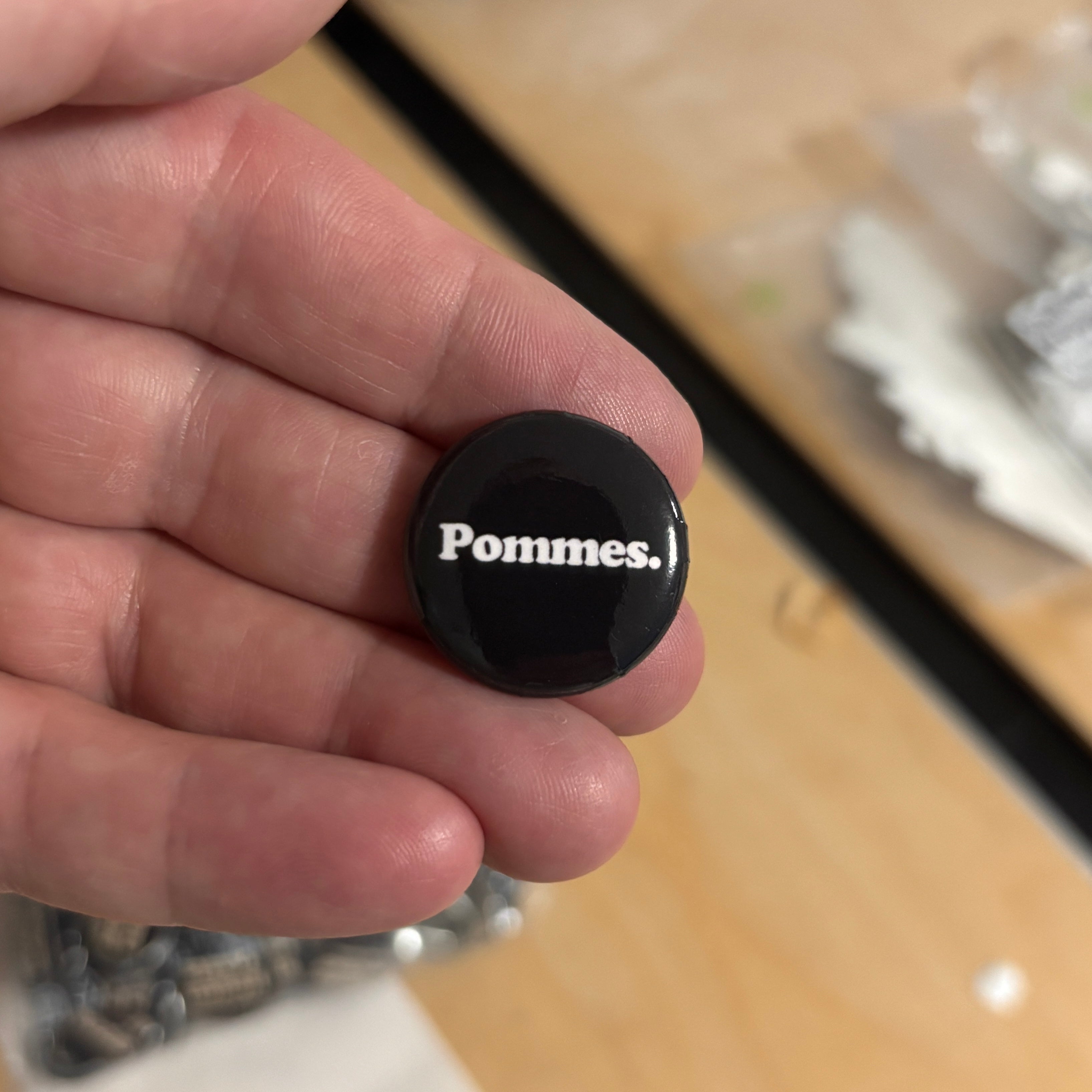 Pommes. Button 25 mm – Pin / Anstecker