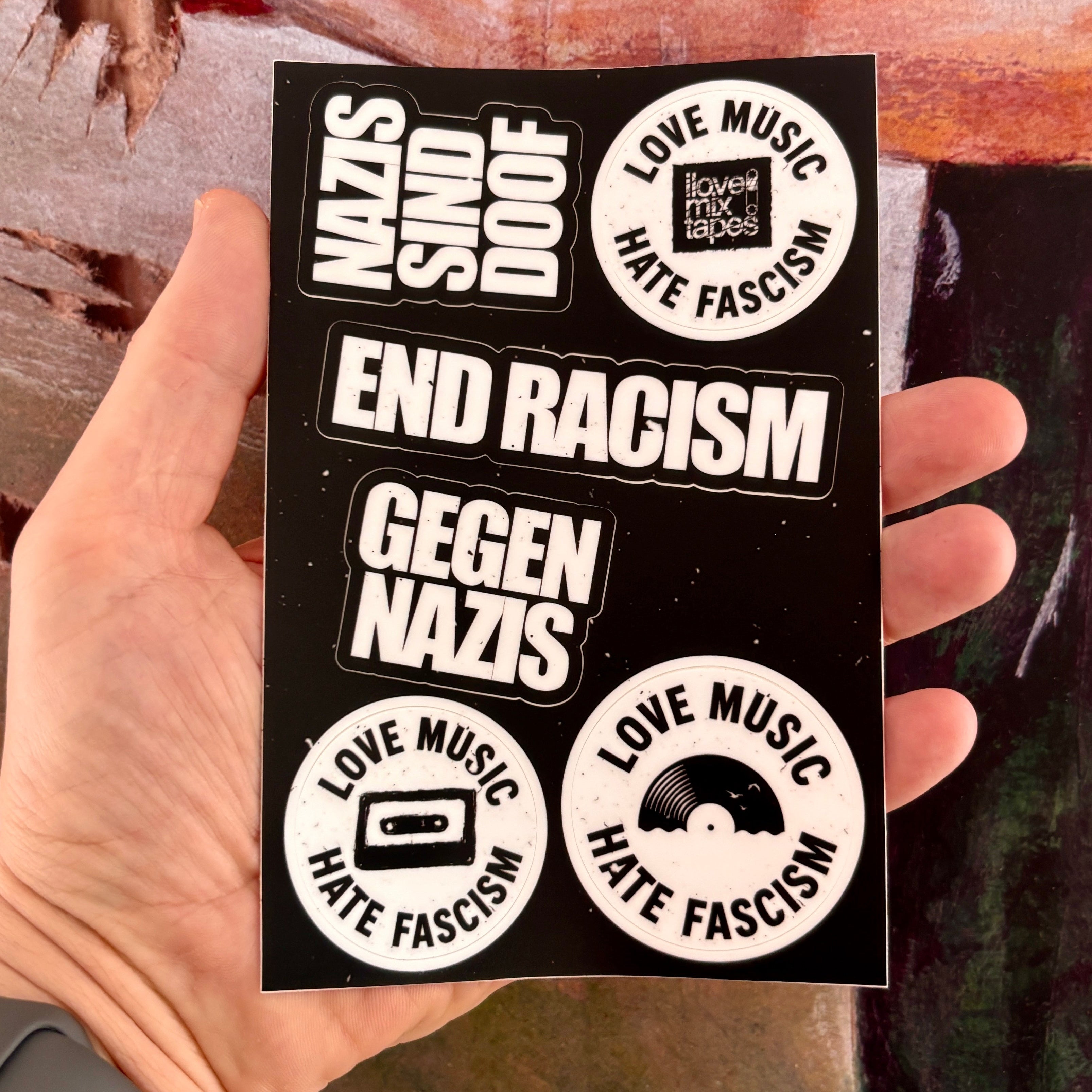 GEGEN RECHTS Sticker-Set „Love Music - Hate Fascism“ – 6 Vinyl Sticker auf Bogen (10 x 15 cm)