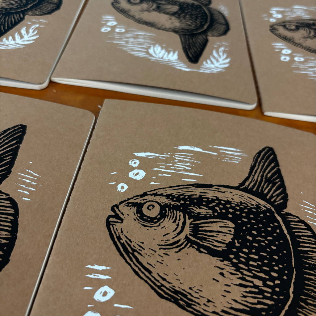 Notizbuch A5 | Mondfisch | Handbedruckt im Siebdruck | Kraftpapier | Gepunktet | 32 Seiten | FSC-zertifiziert | Handmade
