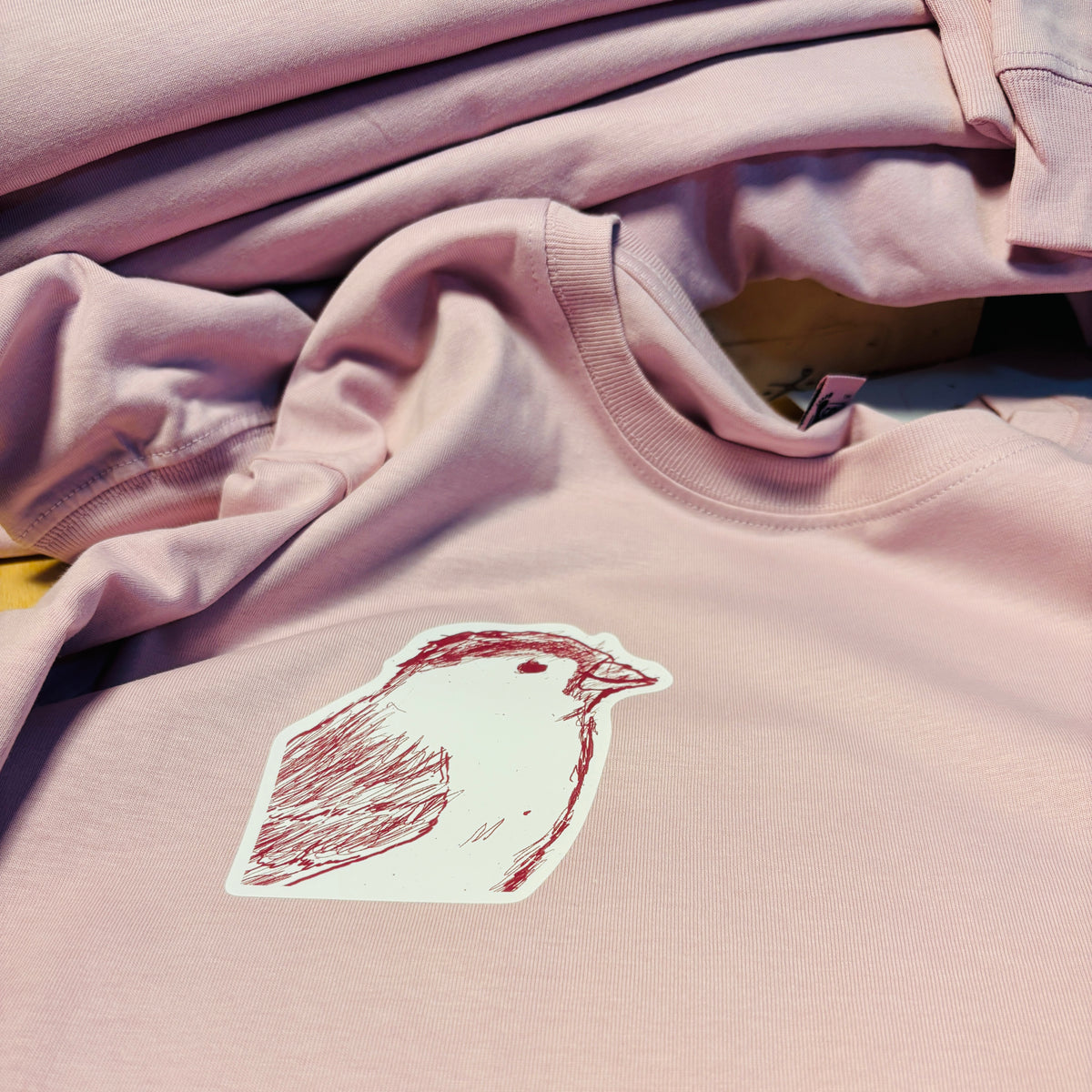 Der kleine Spatz – Unisex Longsleeve in Faded Pink