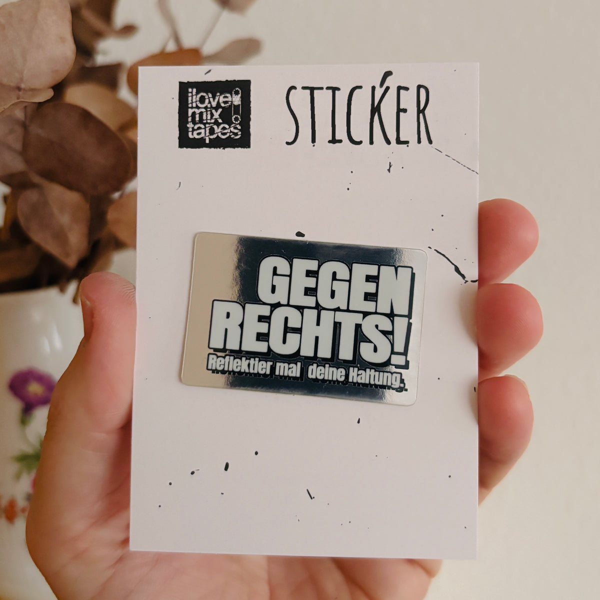 Reflektier mal deine Haltung! – Gegen-rechts-Sticker mit Spiegeleffekt
