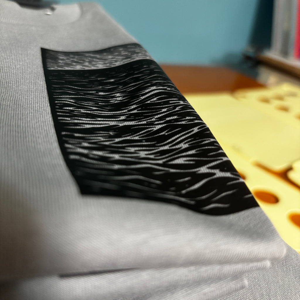 Raue See Unisex T-Shirt in misty grey
