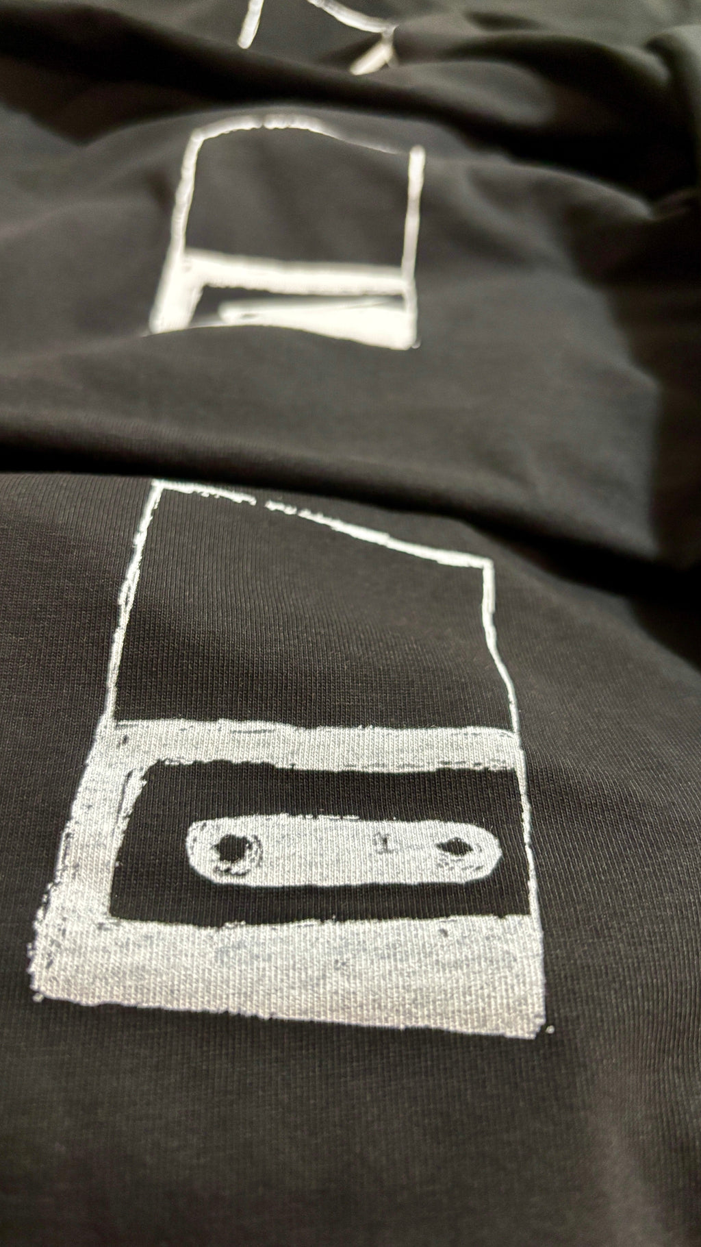 Tape Frame – Handbedrucktes Bio T-Shirt (Unisex)