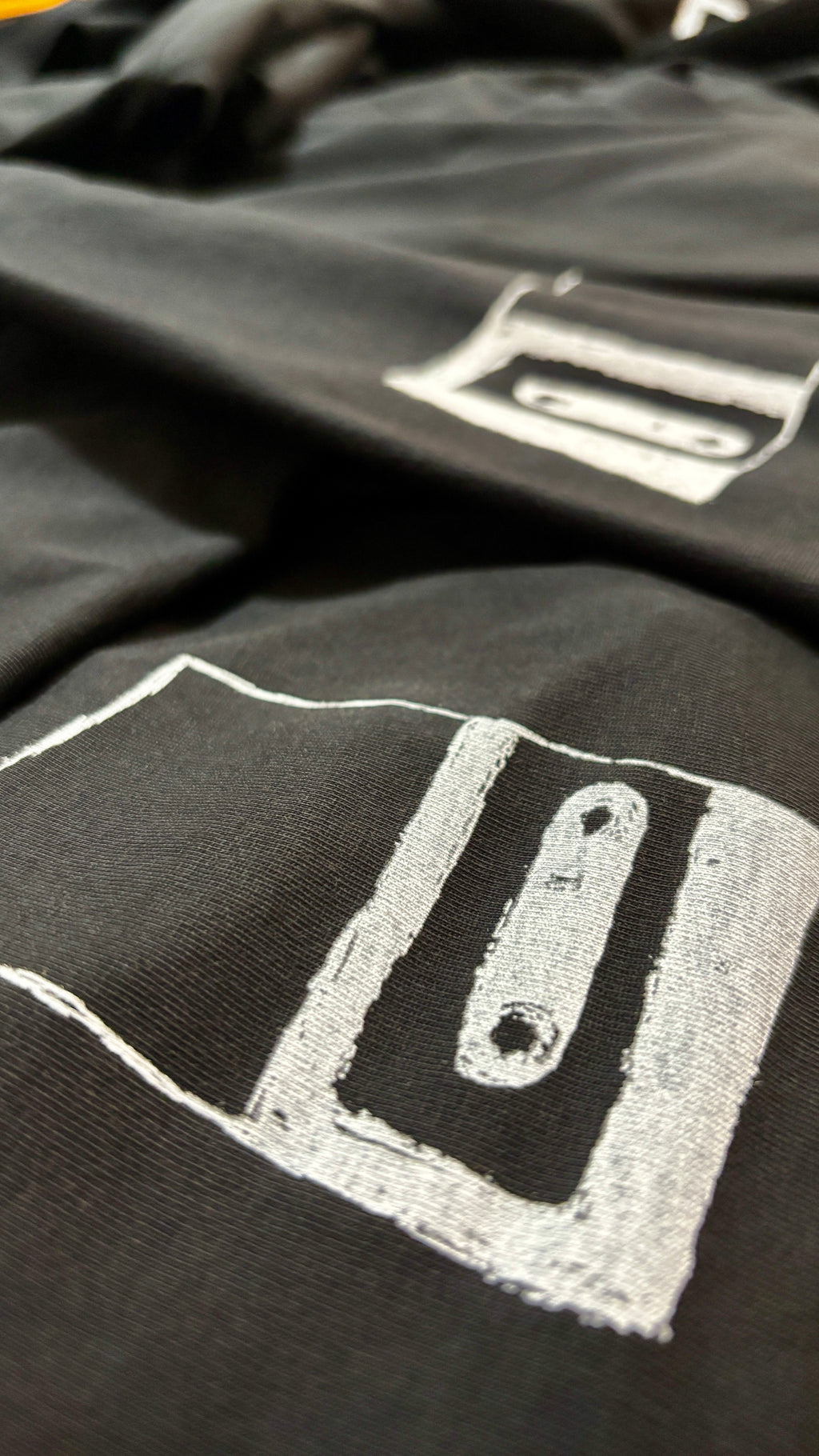 Tape Frame – Handbedrucktes Bio T-Shirt (Unisex)
