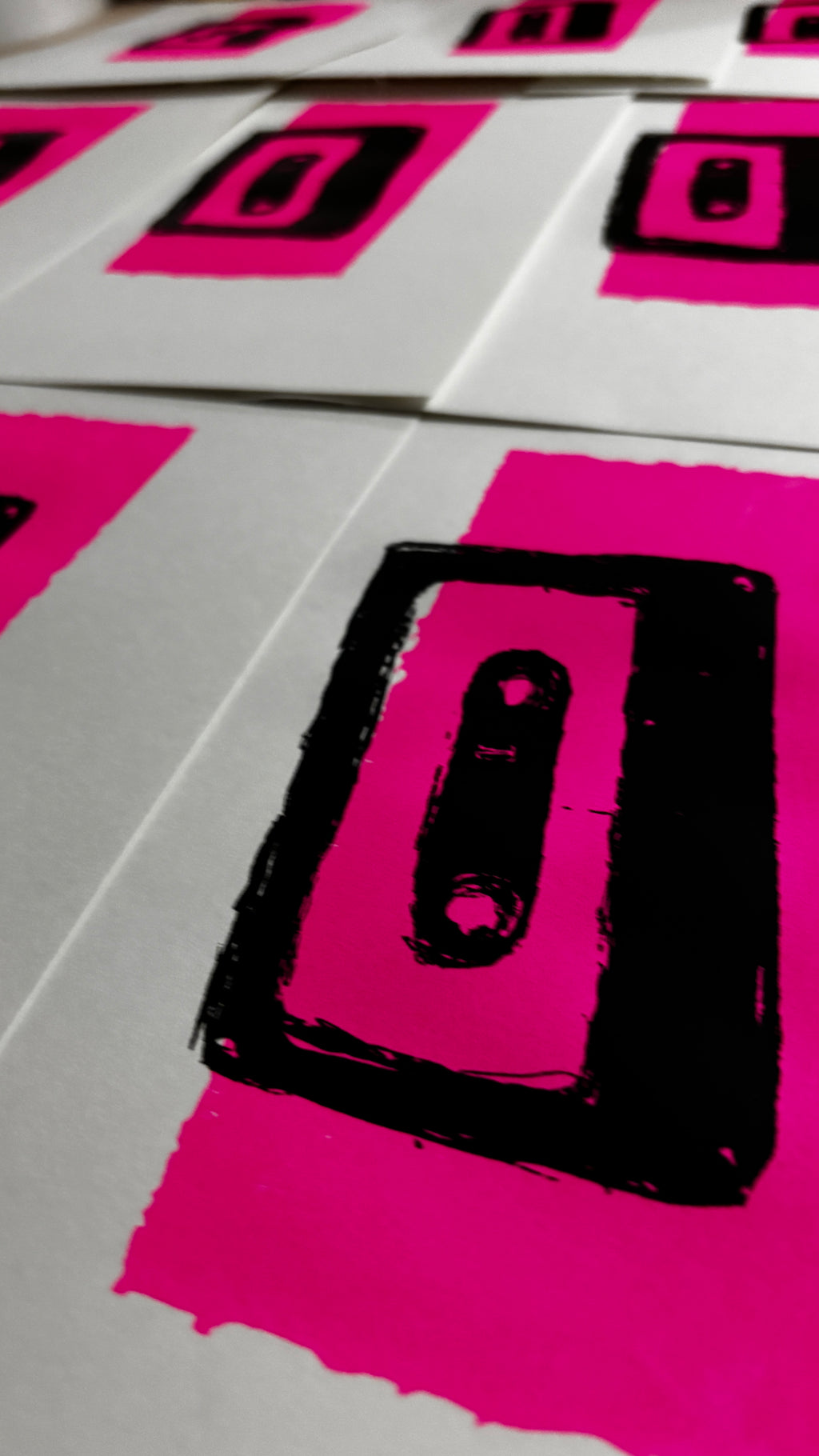 Handgefertigter Siebdruck –  Kassette Block - Magenta Black (DIN A4)