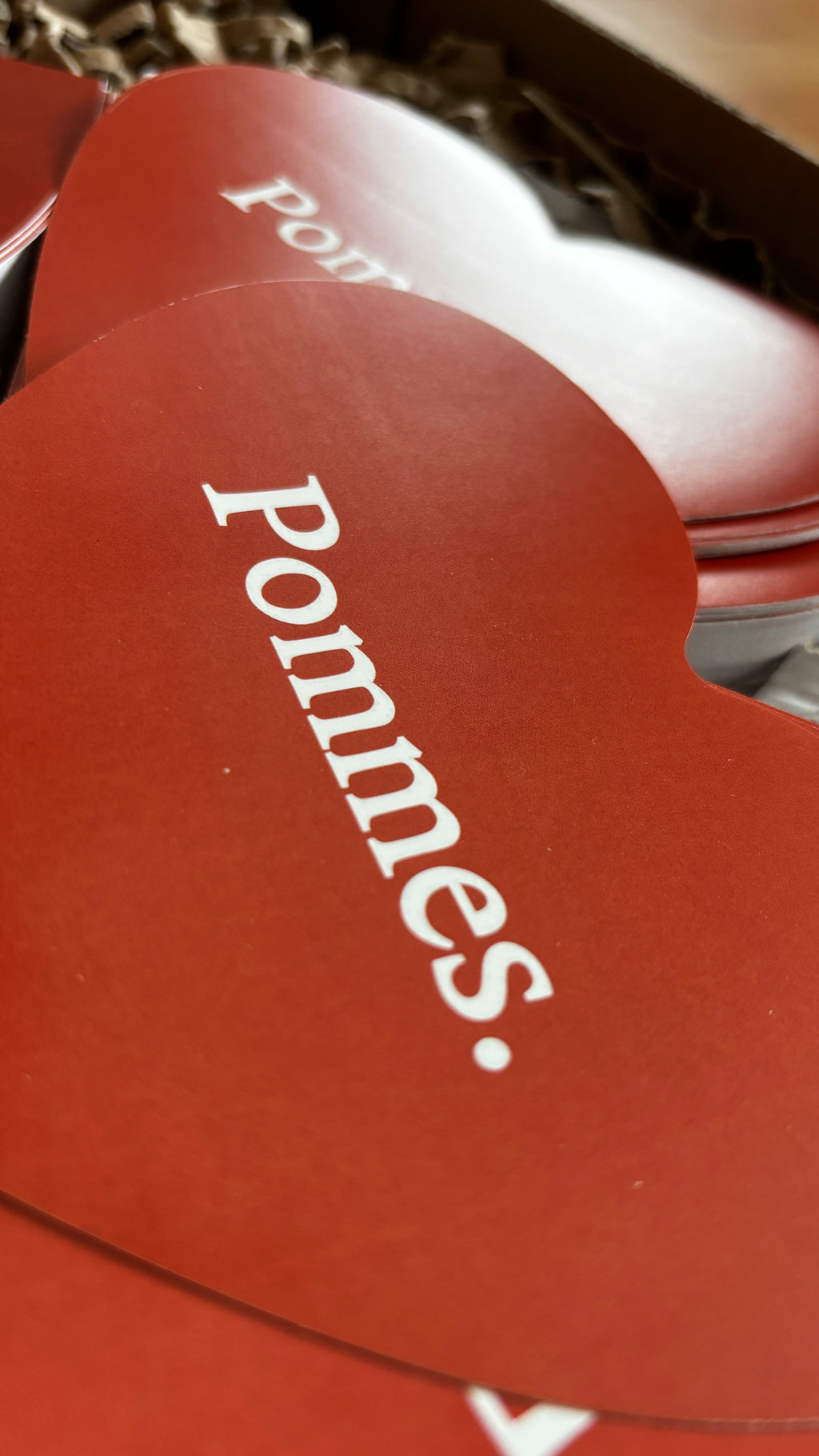 Pommes. Herz Sticker – Perfekter Aufkleber für alle Pommes-Liebhaber