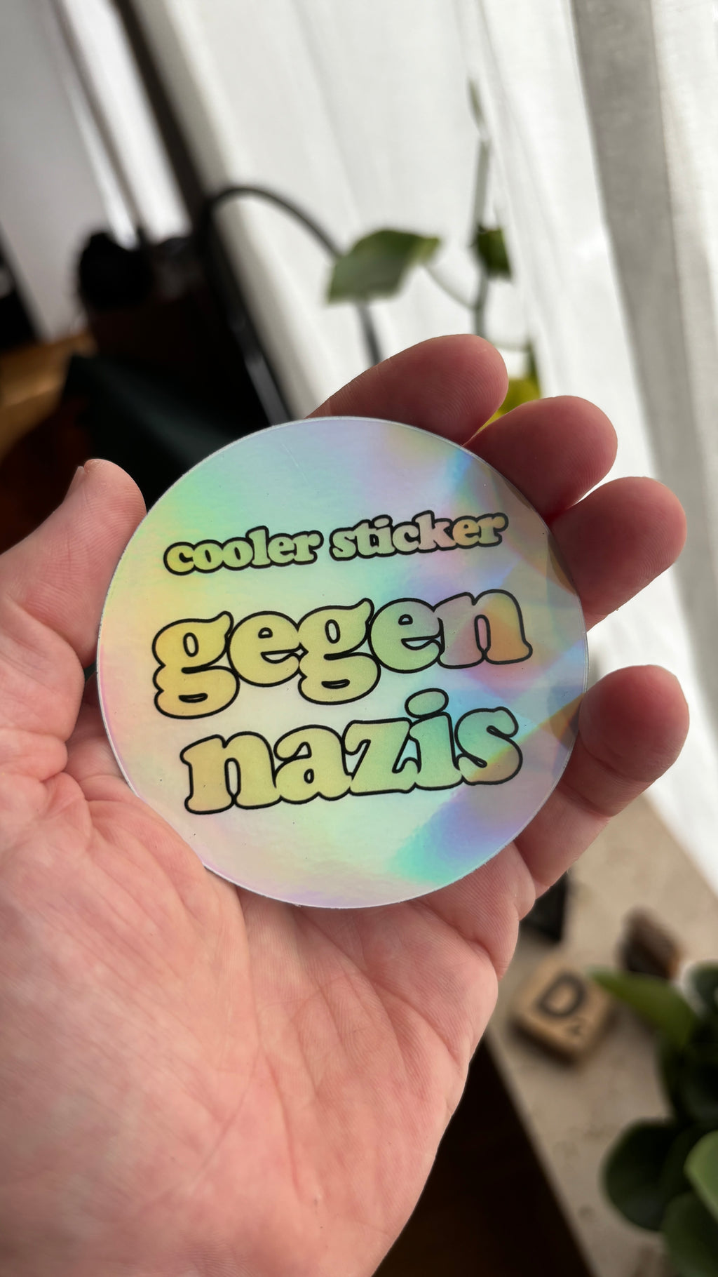 cooler Sticker gegen nzs – Holografisch, Wasserfest, u.a. für Laptop, Wasserflasche oder Handy