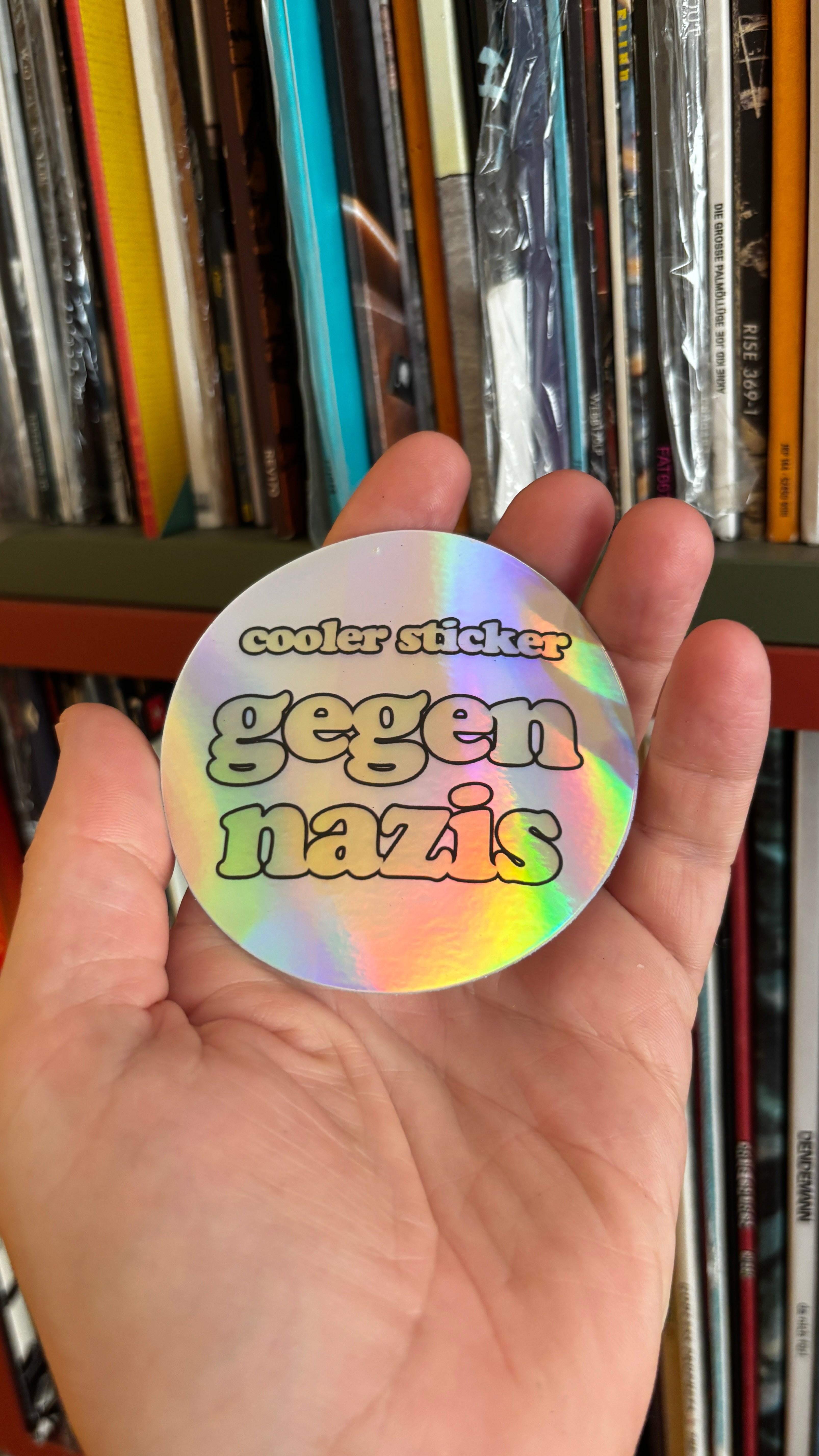 cooler Sticker gegen nzs – Holografisch, Wasserfest, u.a. für Laptop, Wasserflasche oder Handy
