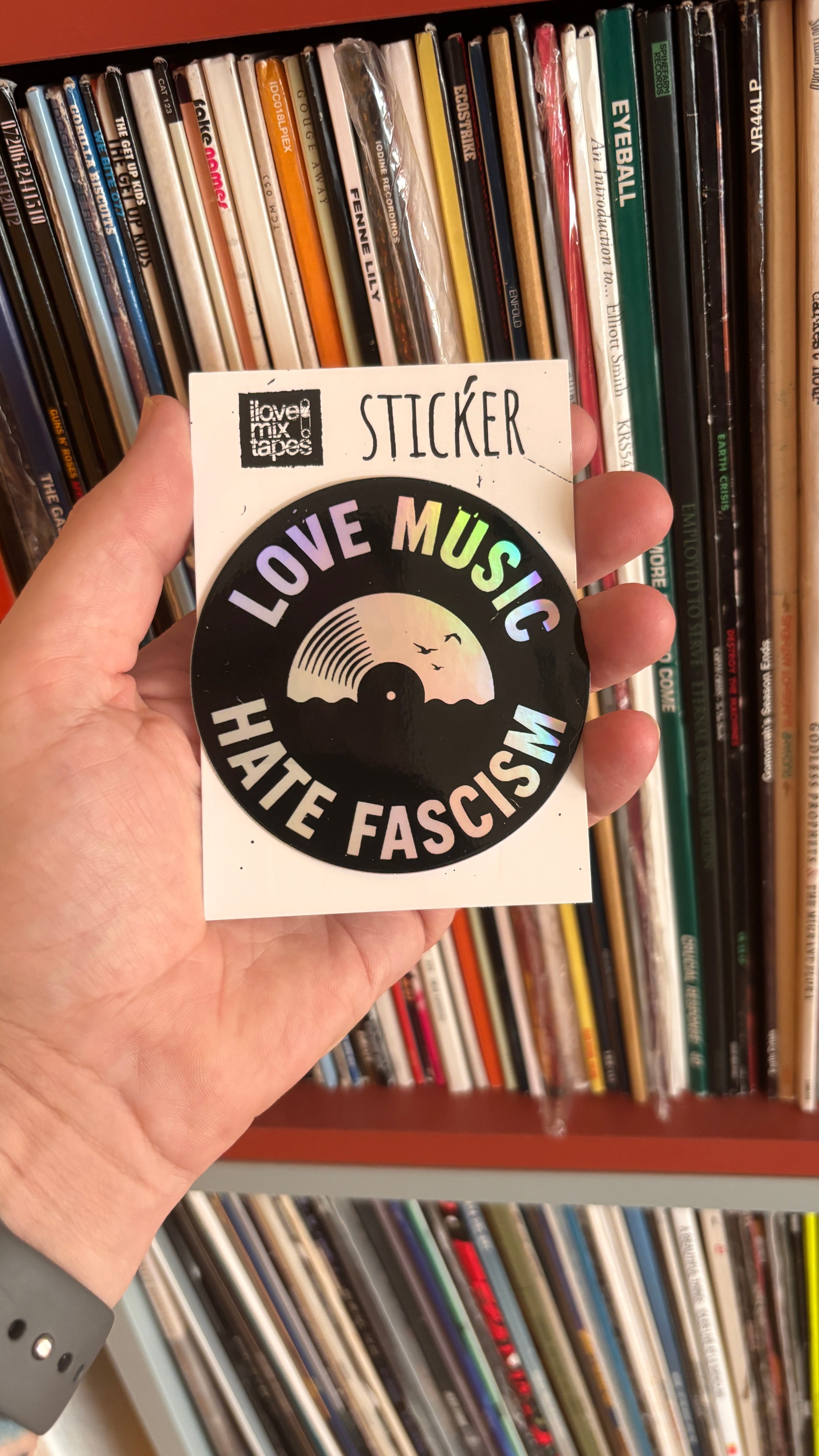 Love Music - Hate Fascism - Schallplatte – Holografisch, Wasserfest, u.a. für Laptop, Wasserflasche oder Handy
