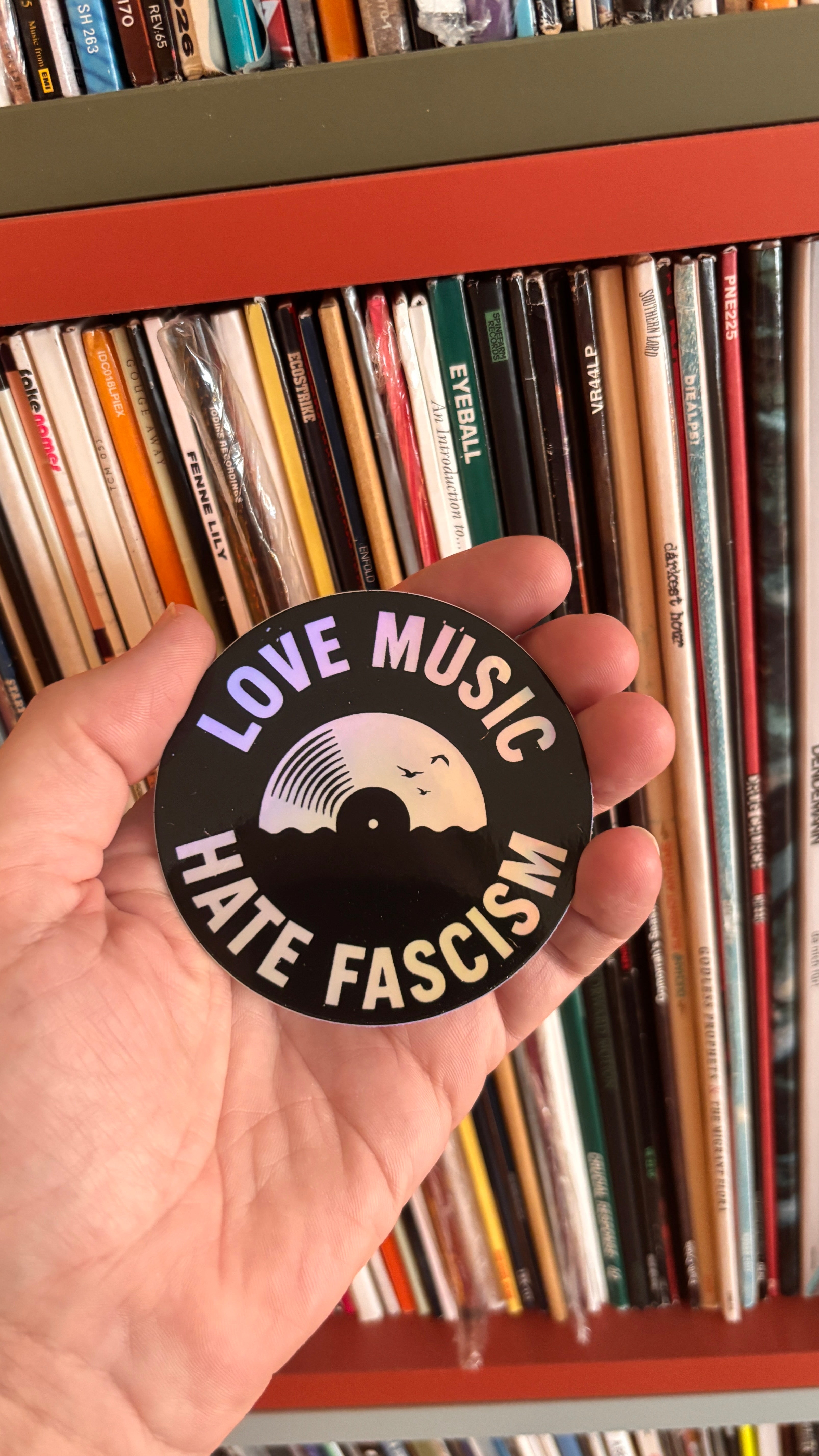 Love Music - Hate Fascism - Schallplatte – Holografisch, Wasserfest, u.a. für Laptop, Wasserflasche oder Handy