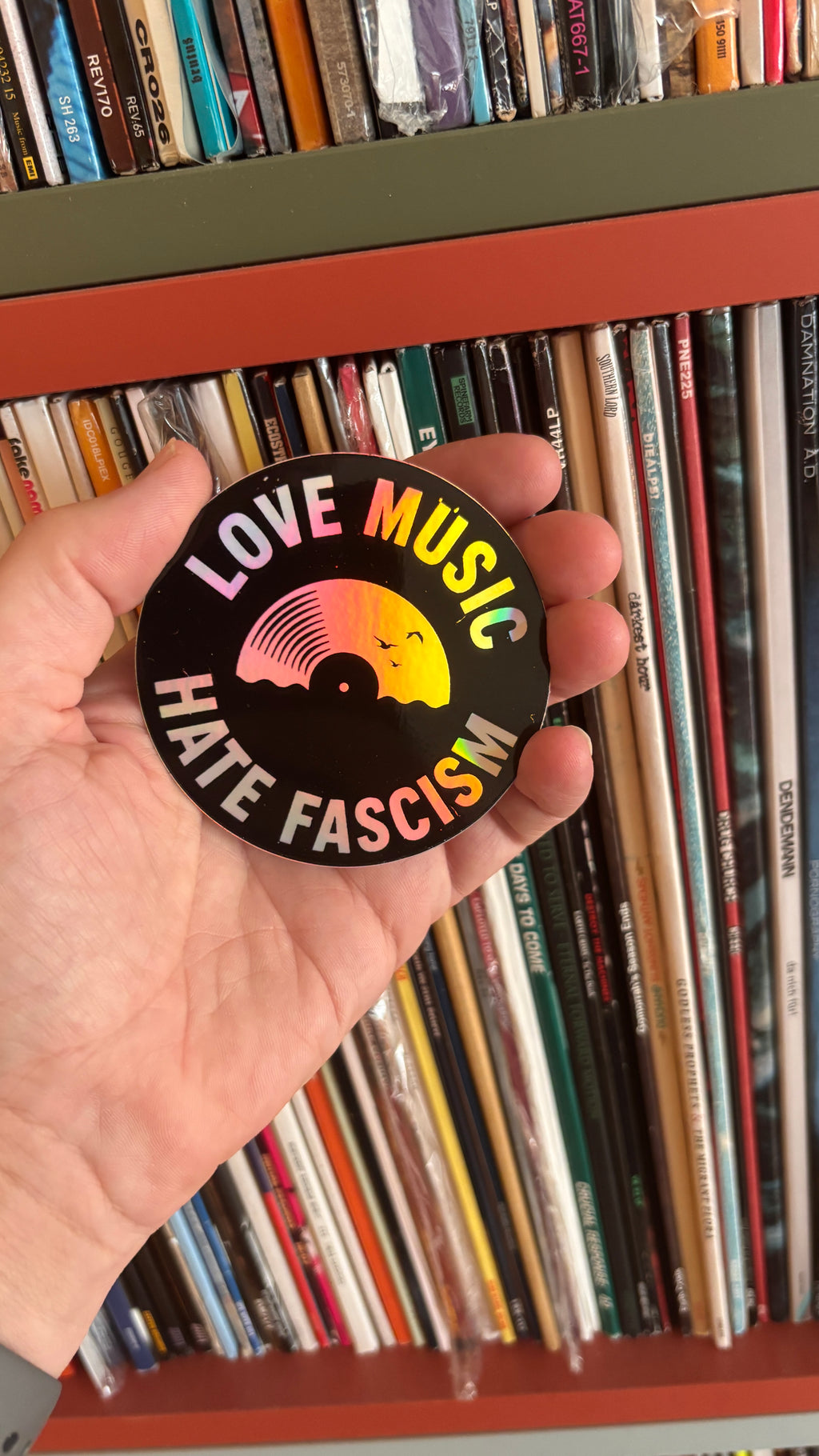 Love Music - Hate Fascism - Schallplatte – Holografisch, Wasserfest, u.a. für Laptop, Wasserflasche oder Handy