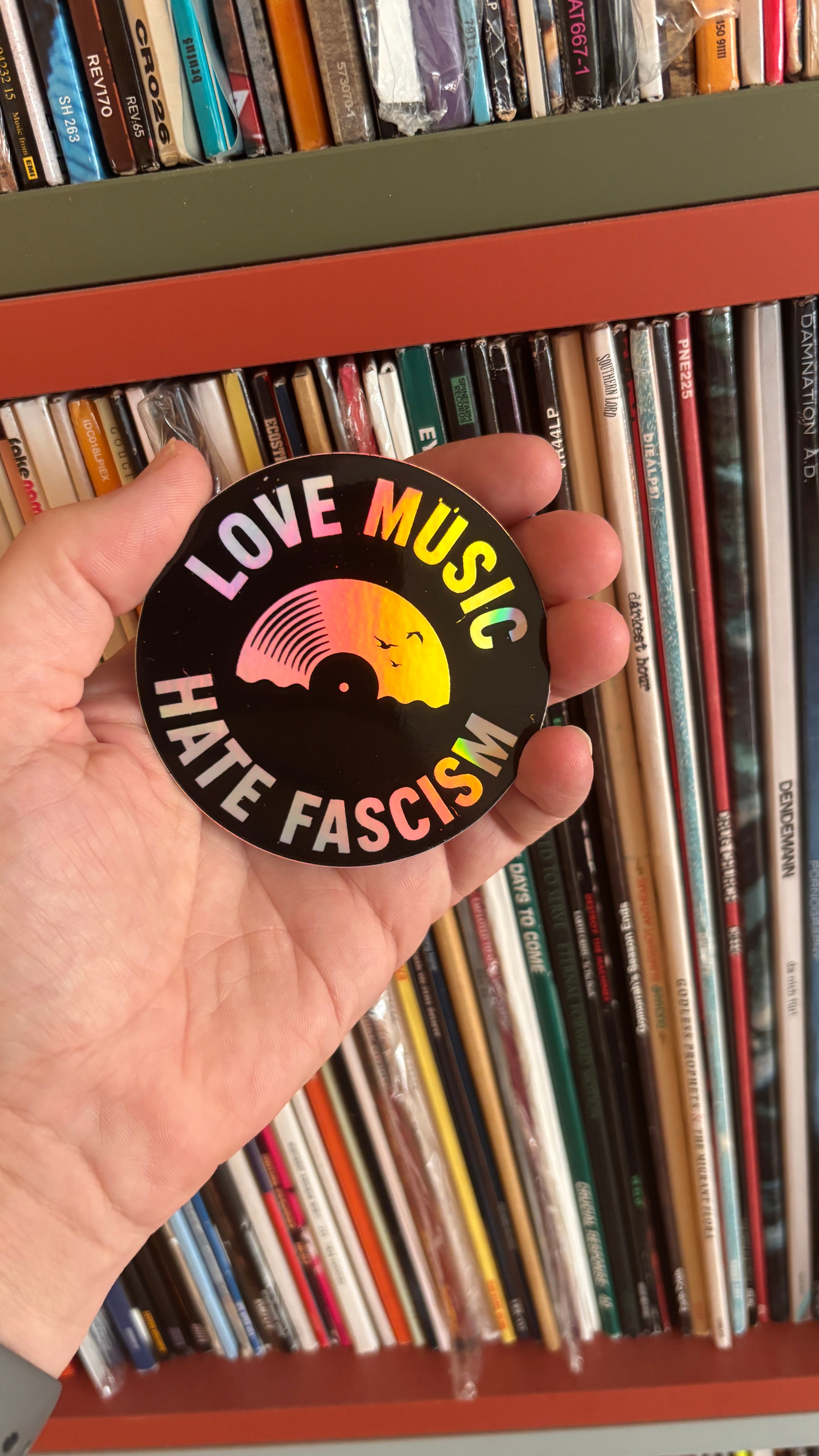 Love Music - Hate Fascism - Schallplatte – Holografisch, Wasserfest, u.a. für Laptop, Wasserflasche oder Handy