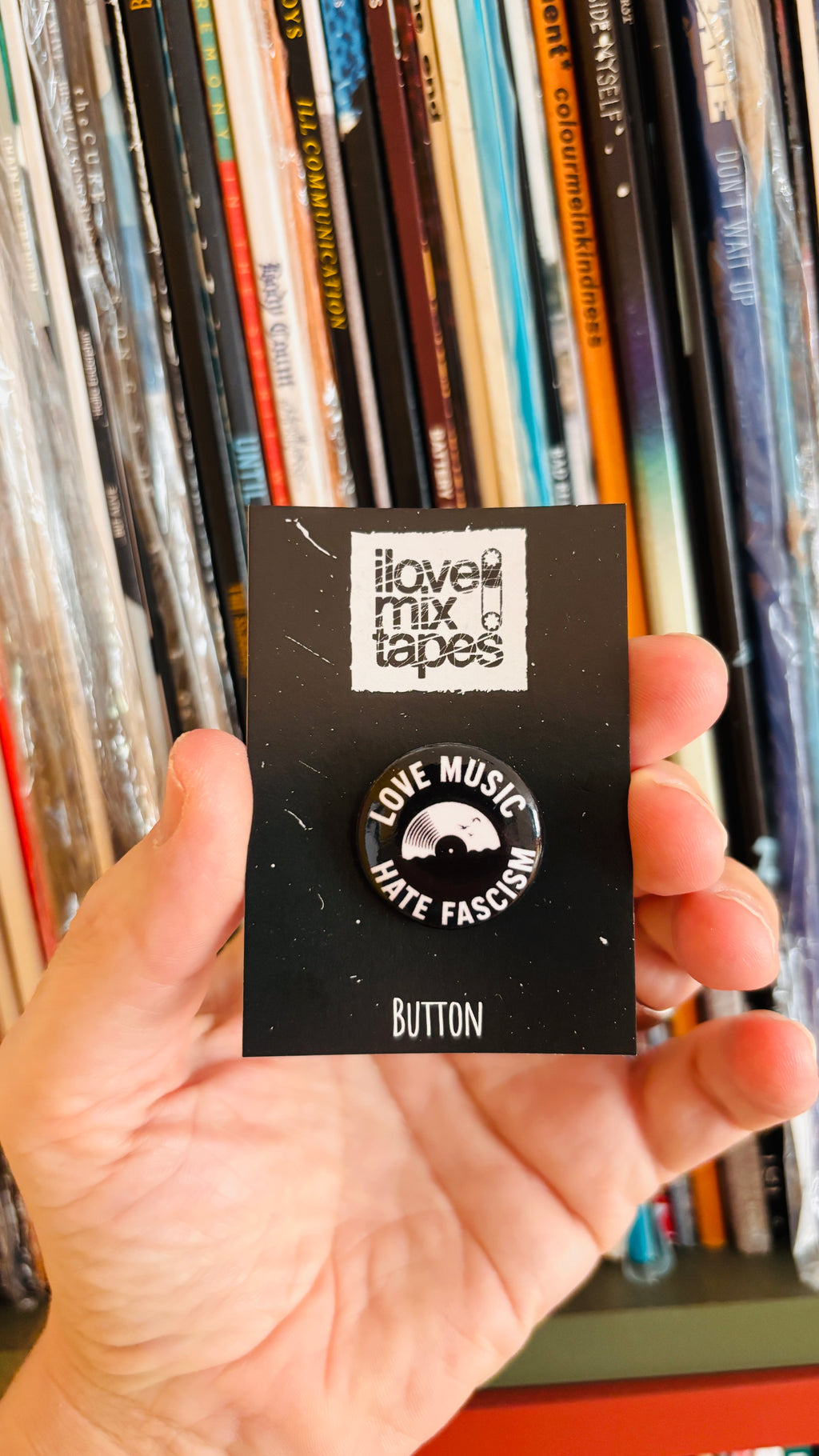 Love Music - Hate Fascism - Schallplatte Button 25 mm – Pin / Anstecker