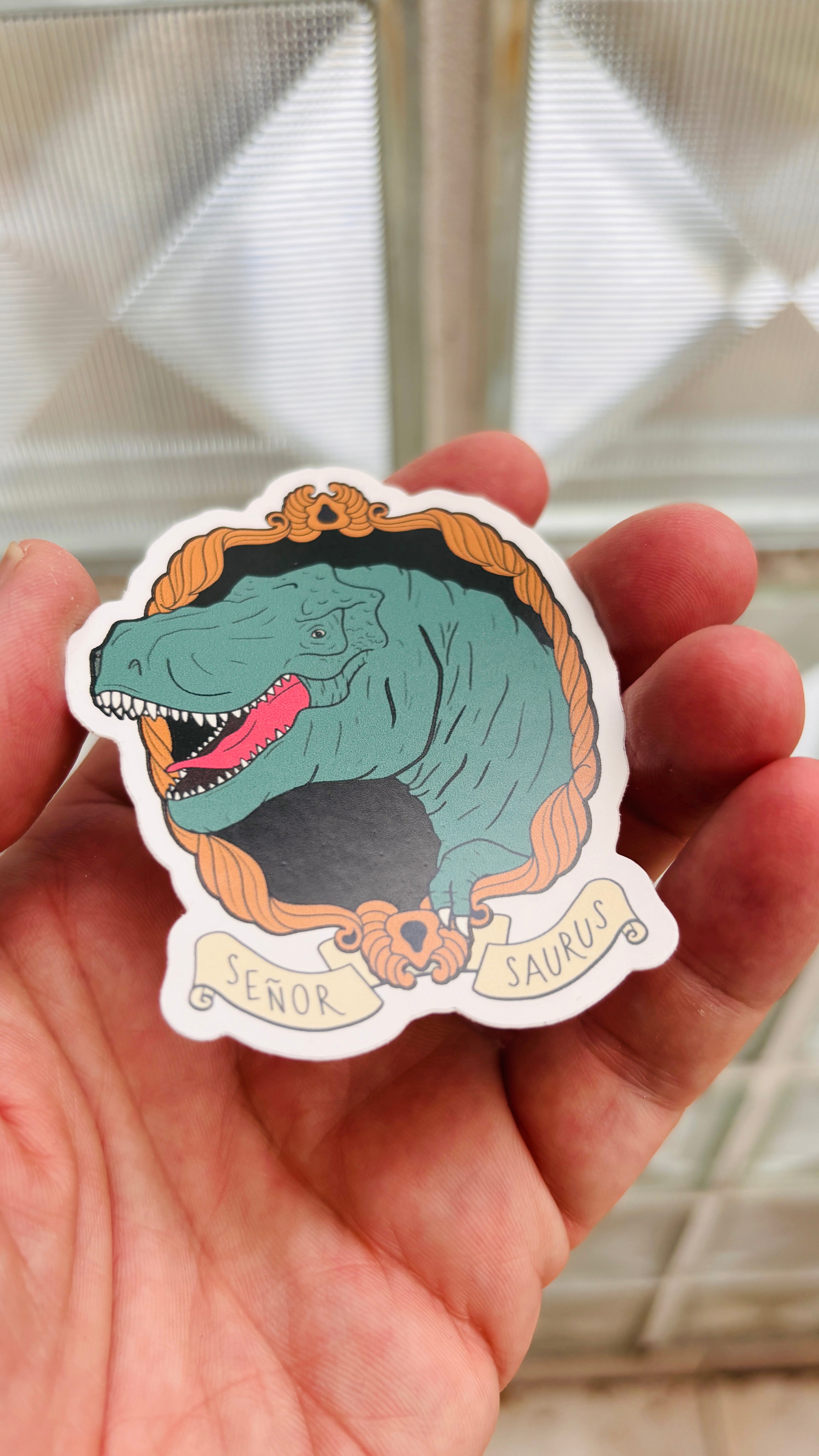 Senor Saurus Dinosaurier T-Rex Dino – Wasserfest, u.a. für Laptop, Wasserflasche oder Handy