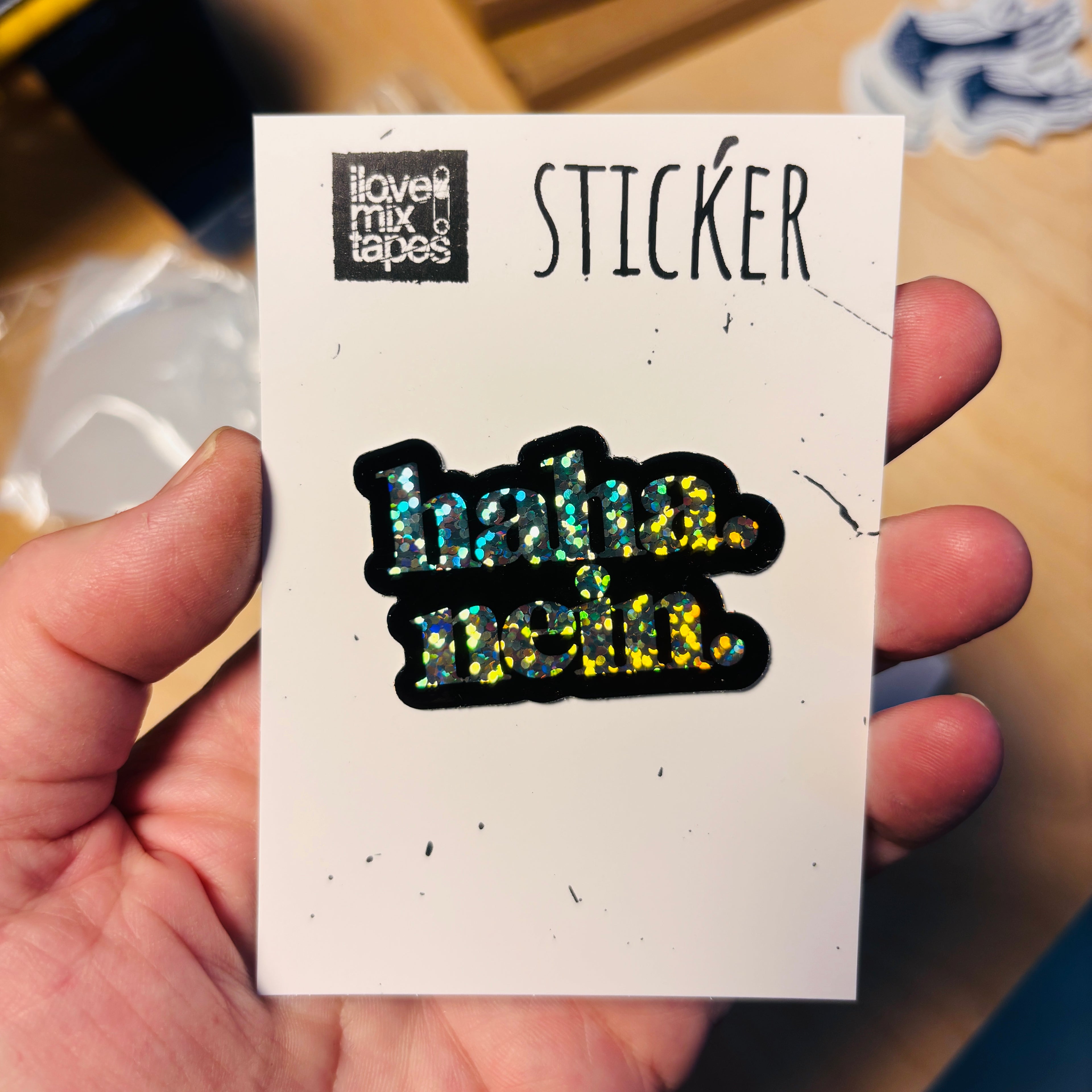 haha. nein. Glitzersticker – Wasserfest, u.a. für Laptop, Wasserflasche oder Handy