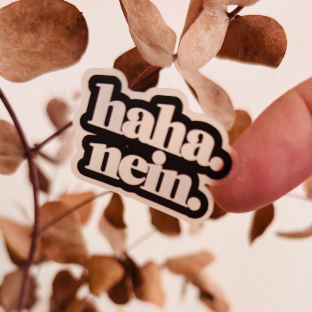 haha. nein. Transparent – Wasserfest, u.a. für Laptop, Wasserflasche oder Handy