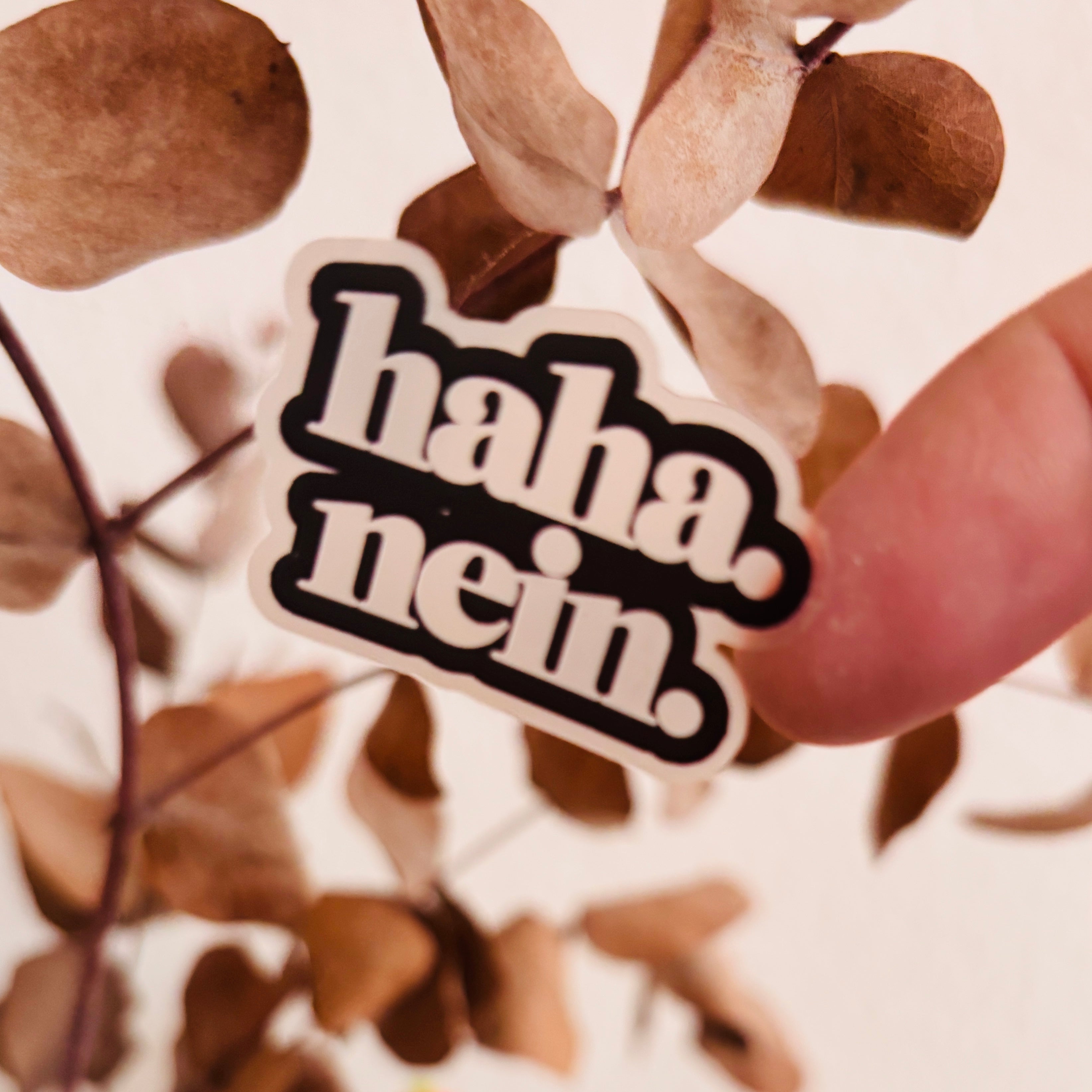 haha. nein. Transparent – Wasserfest, u.a. für Laptop, Wasserflasche oder Handy