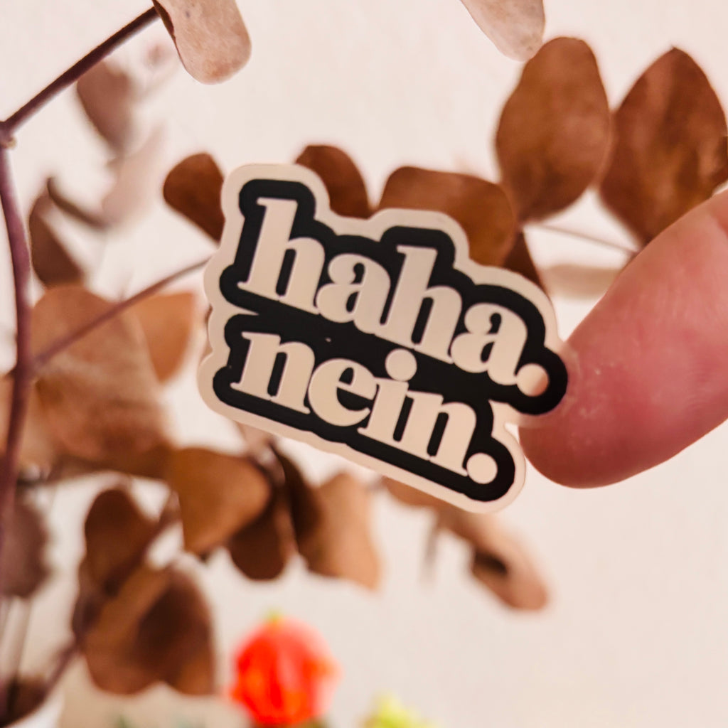 haha. nein. Transparent – Wasserfest, u.a. für Laptop, Wasserflasche oder Handy