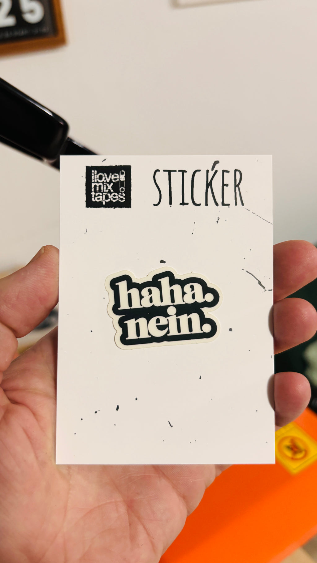 haha. nein. Transparent – Wasserfest, u.a. für Laptop, Wasserflasche oder Handy