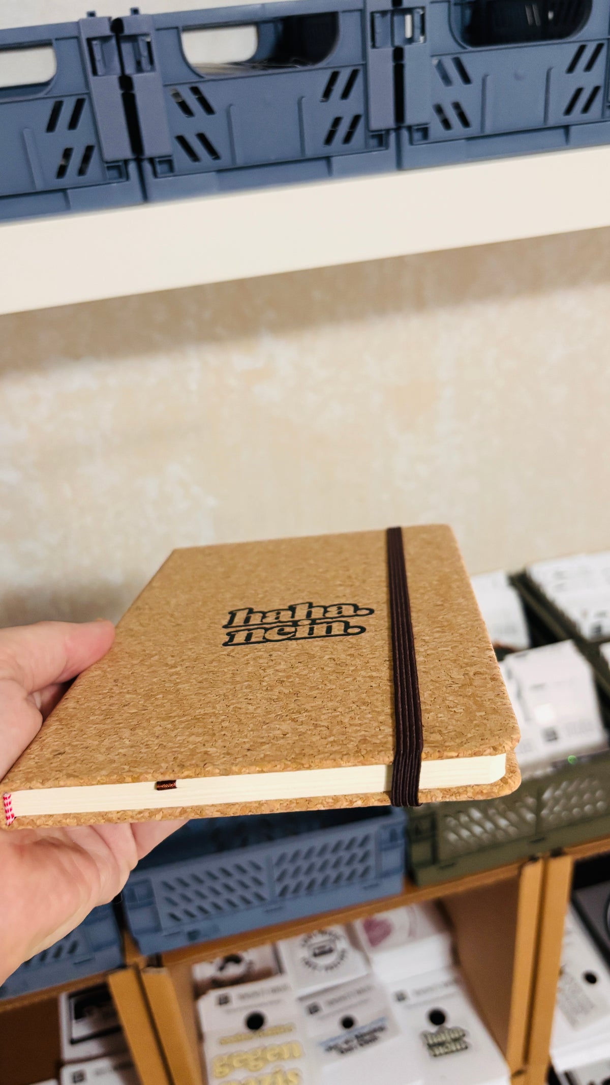 „Haha. Nein.“ A5 Notizbuch mit Korkeinband – handbedruckt