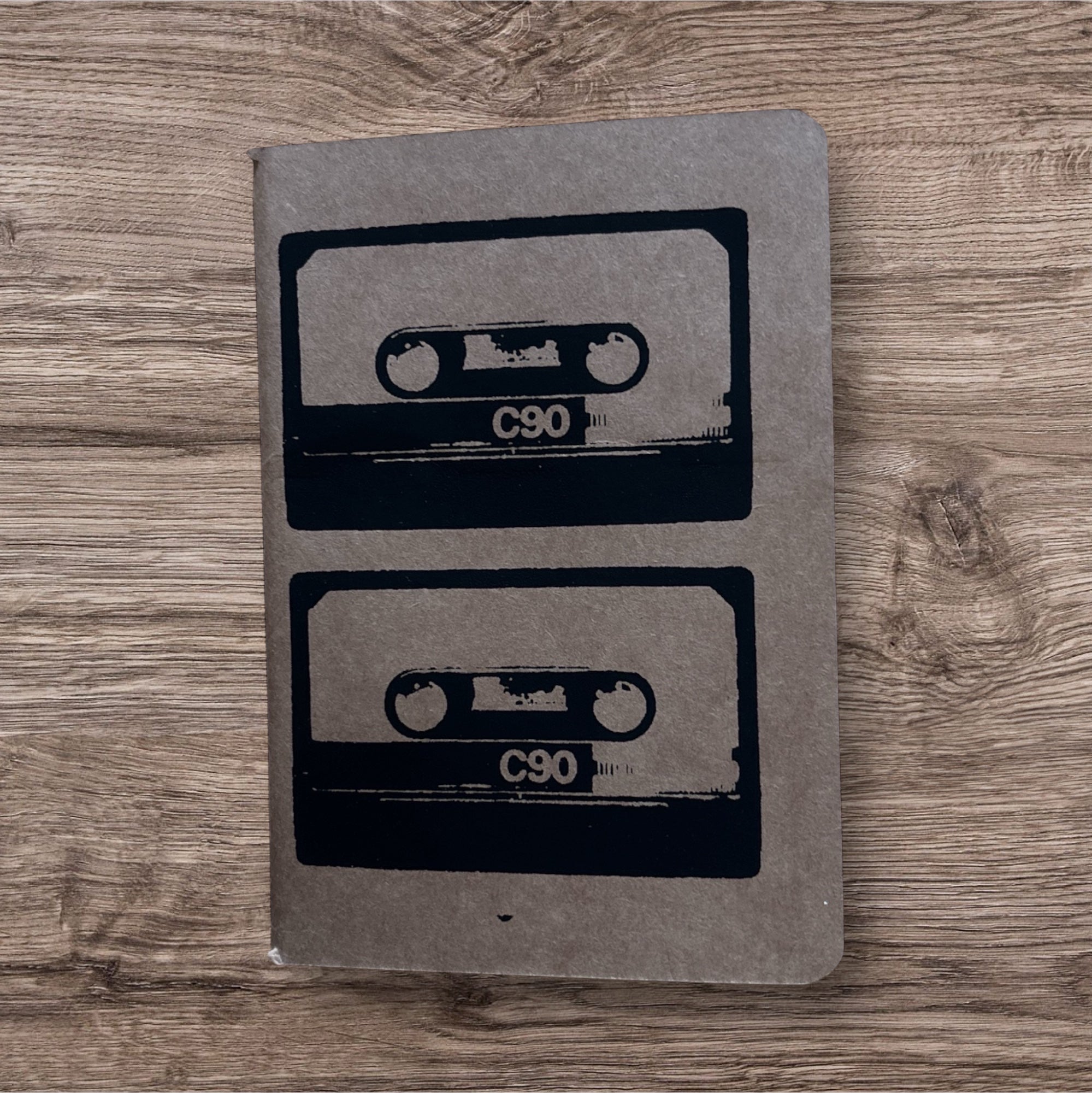 Notizbuch A6 „C90 Kassetten“ | Handbedruckt & Recycelt | Liniert