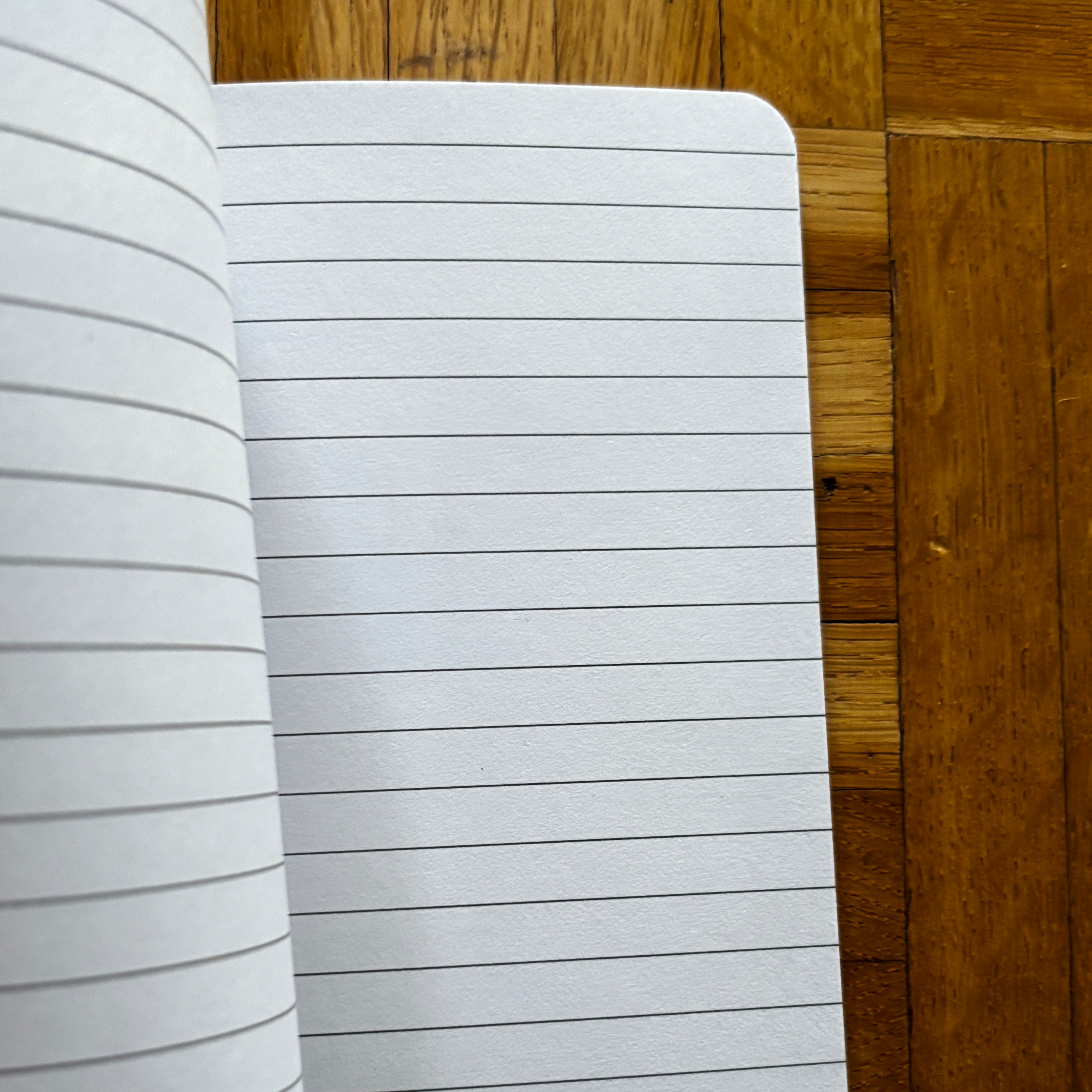 Notizbuch A6 „Spatz“ | Handbedruckt & Recycelt | Liniert