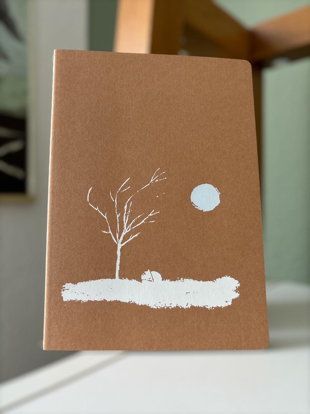 Notizbuch A5 | Fuchs im Wald | Handbedruckt im Siebdruck | Kraftpapier | Gepunktet | 32 Seiten | FSC-zertifiziert | Handmade