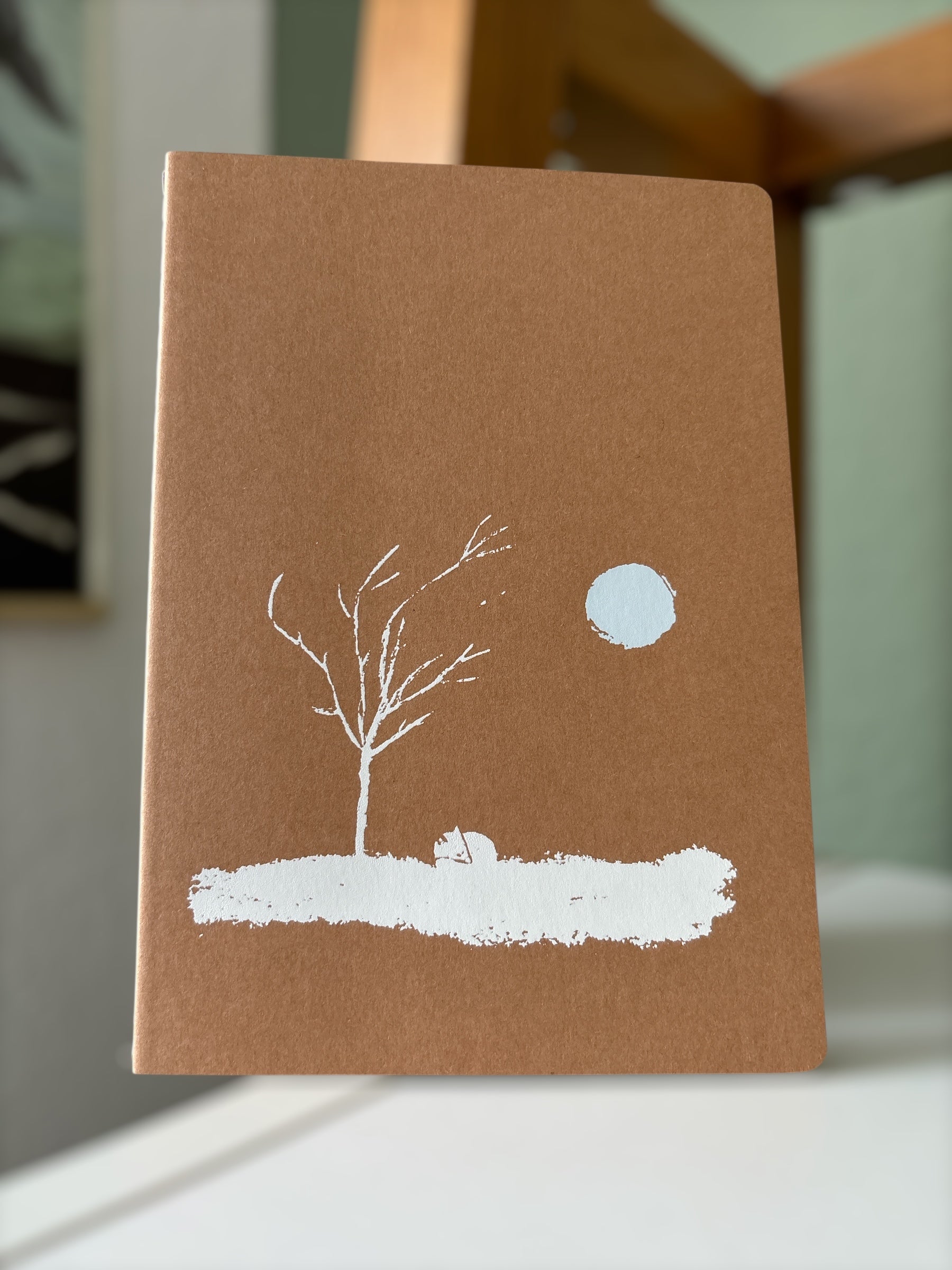 Notizbuch A5 | Fuchs im Wald | Handbedruckt im Siebdruck | Kraftpapier | Gepunktet | 32 Seiten | FSC-zertifiziert | Handmade