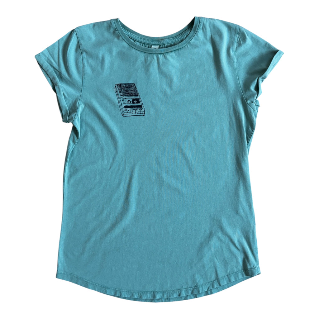 Kassettenrekorder Rolled Sleeve Damen T-Shirt - stone washed sage green